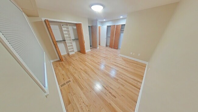Foto del edificio - "Spacious 4-Bedroom Gem with 3 Full Baths ...