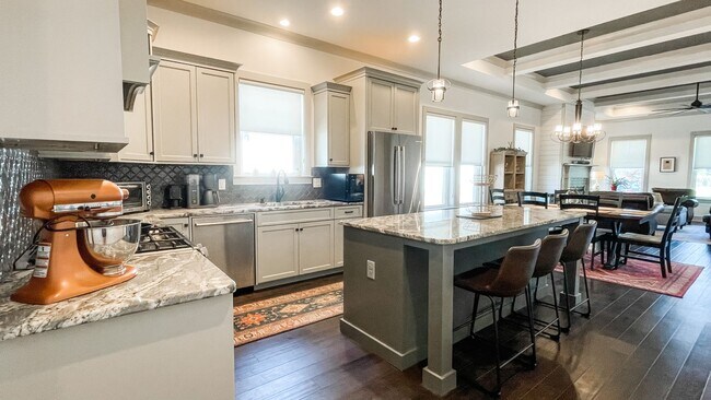 Building Photo - Custom built, almost brand new one story 3...