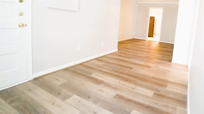 Foto del edificio - 2425 Shakespeare St