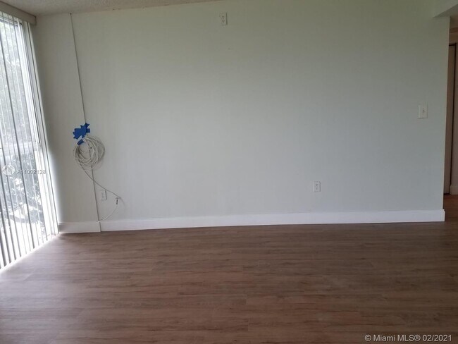 Foto del edificio - 7125 NW 186th St