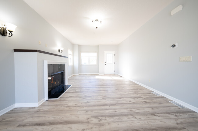 Building Photo - 2638 Vierling Dr E
