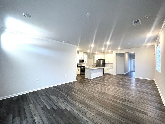 Foto del edificio - New End Unit Townhome in Raleigh!