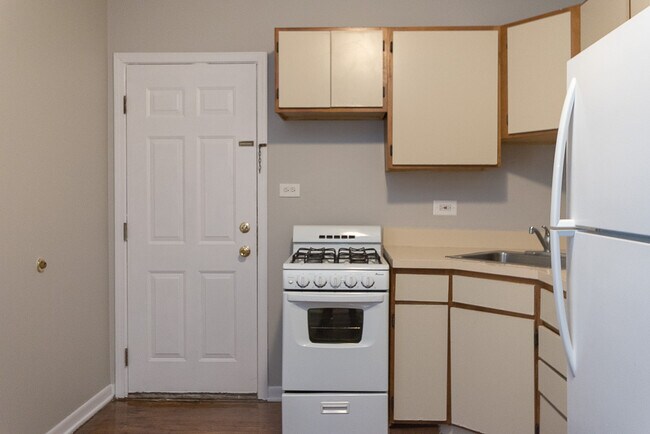 Foto del edificio - 5748 N Winthrop Ave
