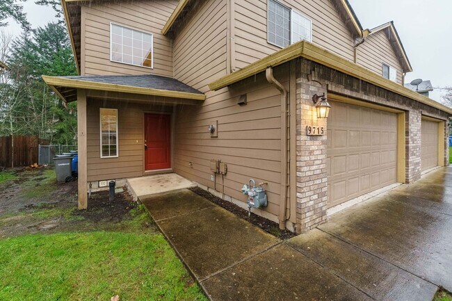 Foto del edificio - Recently Updated 3 Bedroom 2.5 Bath Duplex - Located in Convenient Hazel Dell Neighborhood