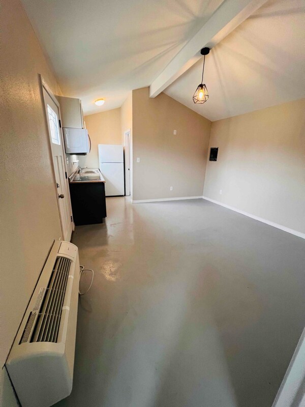 Primary Photo - 21 Sutton Ln