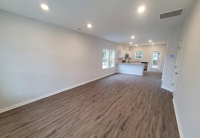 Spacious Great Room - 9008 Laurel Bay Ln