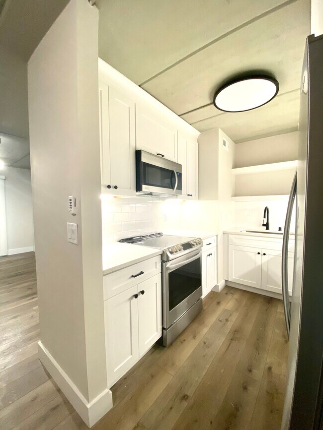 Kitchen - 4716 Trenton Dr