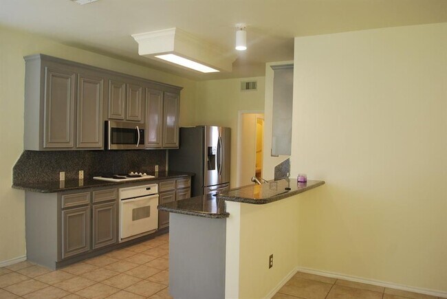 Building Photo - 22507 Cascade Springs Dr