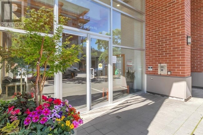 Building Photo - 400-400 Capilano Rd