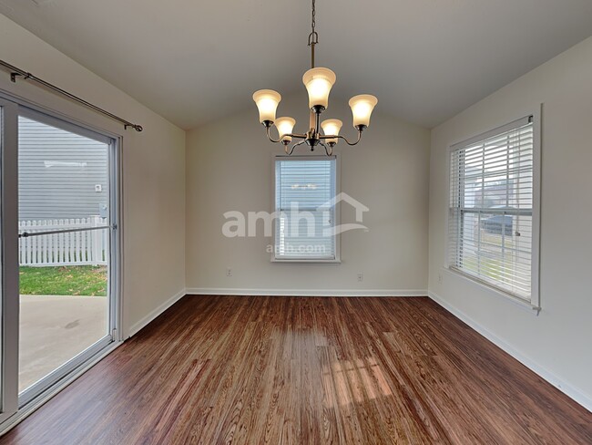 Foto del edificio - 738 Chestnut Ln