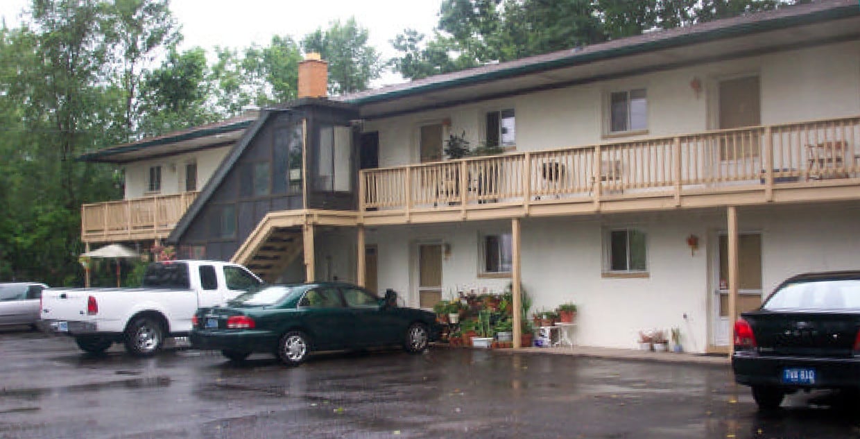 Building Photo - Four Oaks Apartments