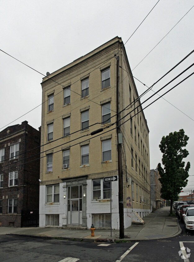 Primary Photo - Abington Residences