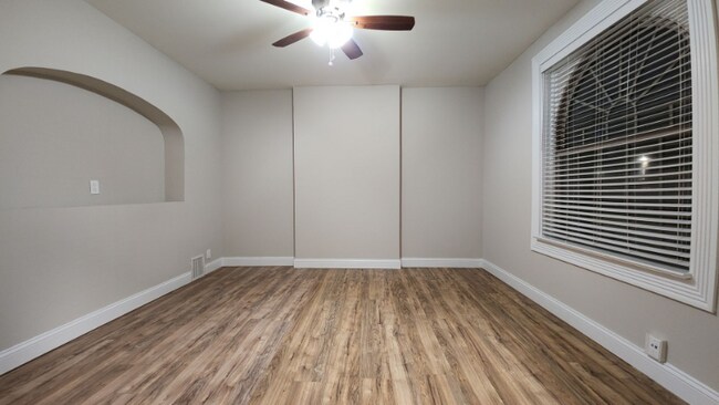 Foto del edificio - 1029 Central Ave