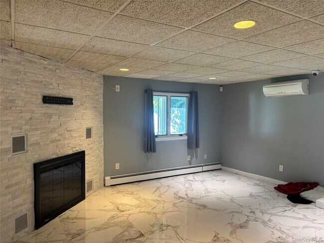 Building Photo - 275 Evergreen Ave