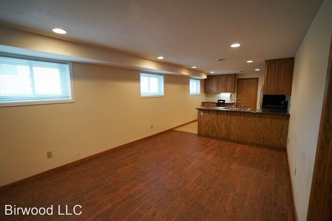 Building Photo - 2121 Center Ave