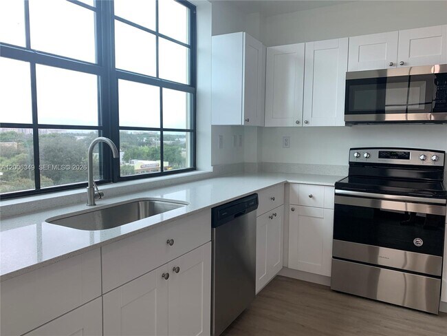 Foto del edificio - 4100 Davie Rd