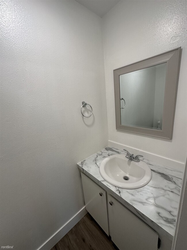 Foto del edificio - 2 br, 1.5 bath Duplex - 605 Andrew Street A