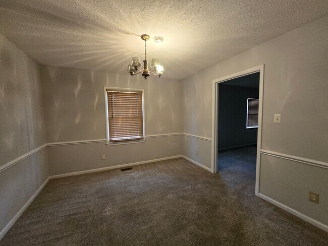 Building Photo - 622 Garfield Dr