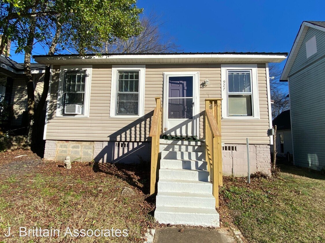 2 br, 1 bath House 927 Highland Avenue House Rental in Anniston, AL