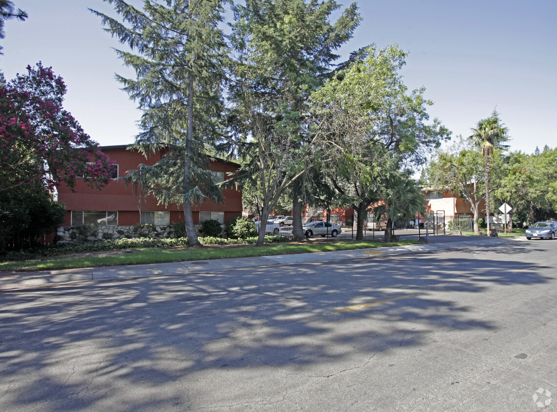 Building - Del Norte Park Apartments