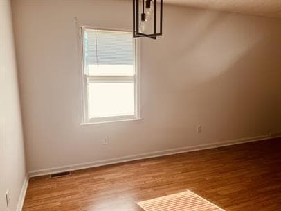 Building Photo - 3 Bdrm 1 Bth Home