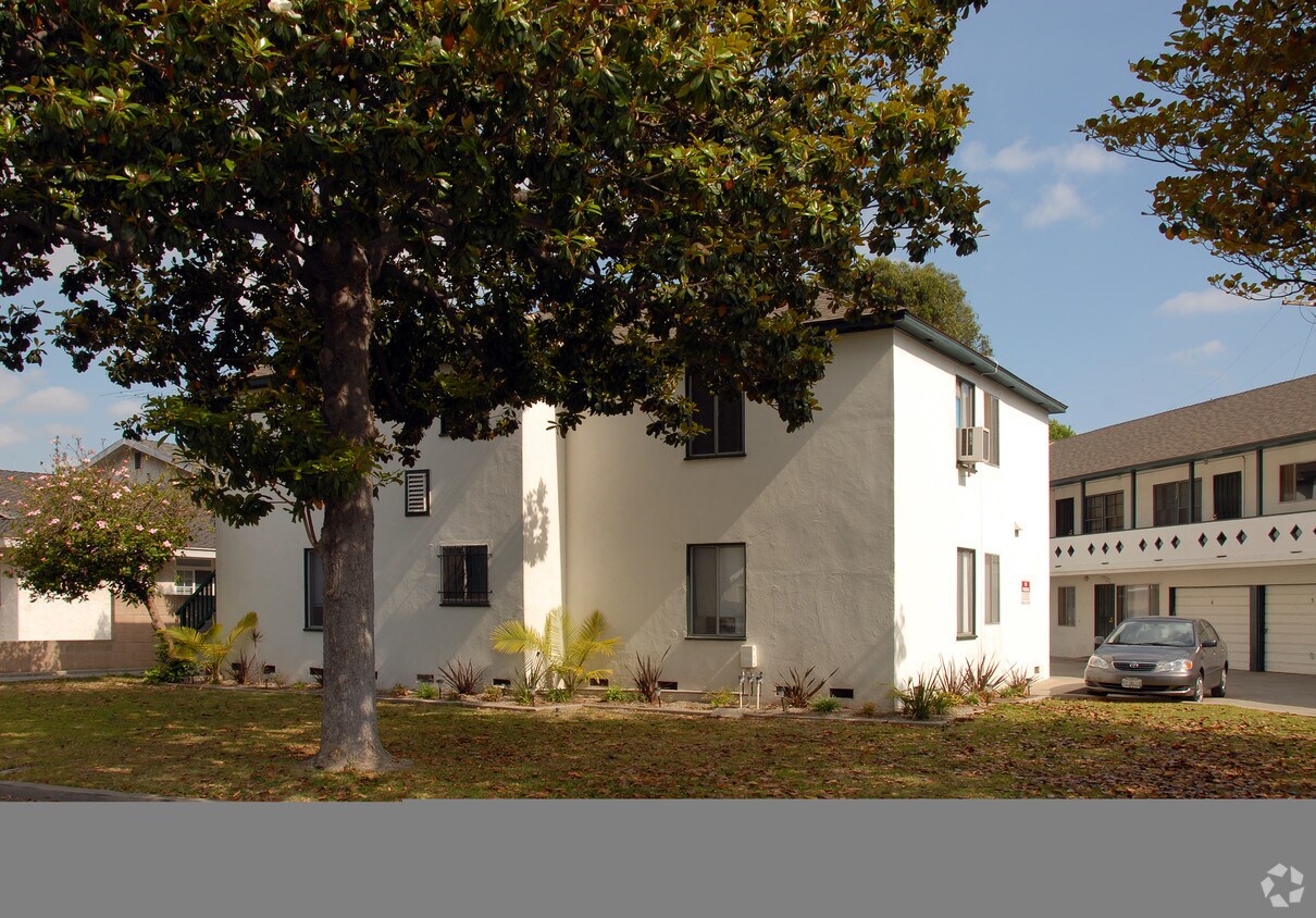 Foto del edificio - 5349 E Greenmeadow Rd