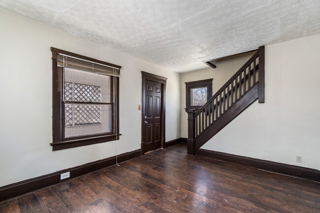 Building Photo - 499 Scheck St