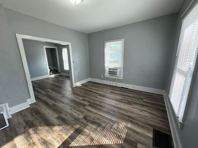 Building Photo - Newly Remodeled 2-Bed, 1-Bath Home in Hami...