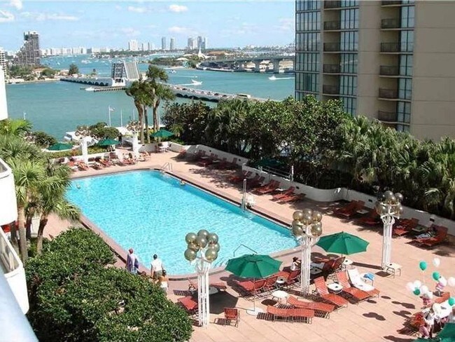 Foto del edificio - 1717 N Bayshore Dr