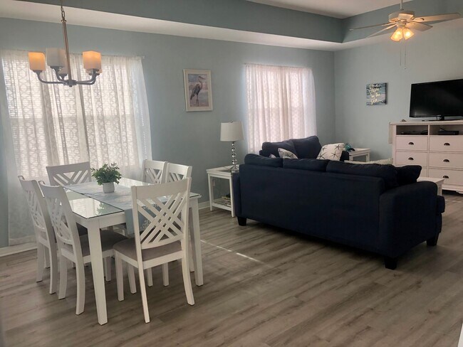 Building Photo - Beautiful furnished 2/2 unit becoming avai...