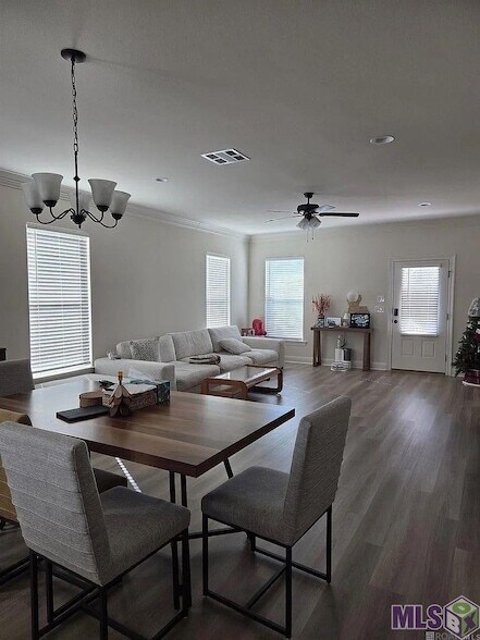 Foto del edificio - 7211 Kenilworth Crossing Ave