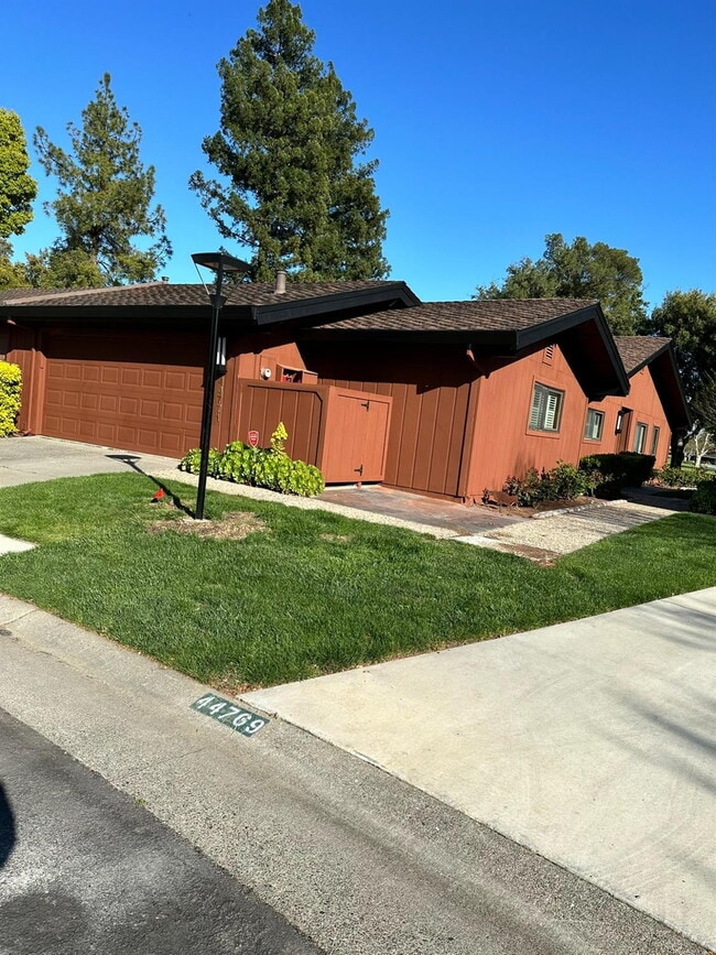 Photo - Fabulous condominium home on 6th Fairway of El Macero Country Club.