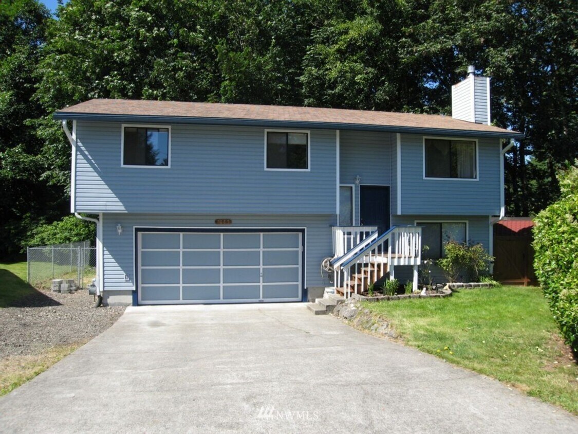 Primary Photo - Beautiful 3 bedroom family home in a nice,...