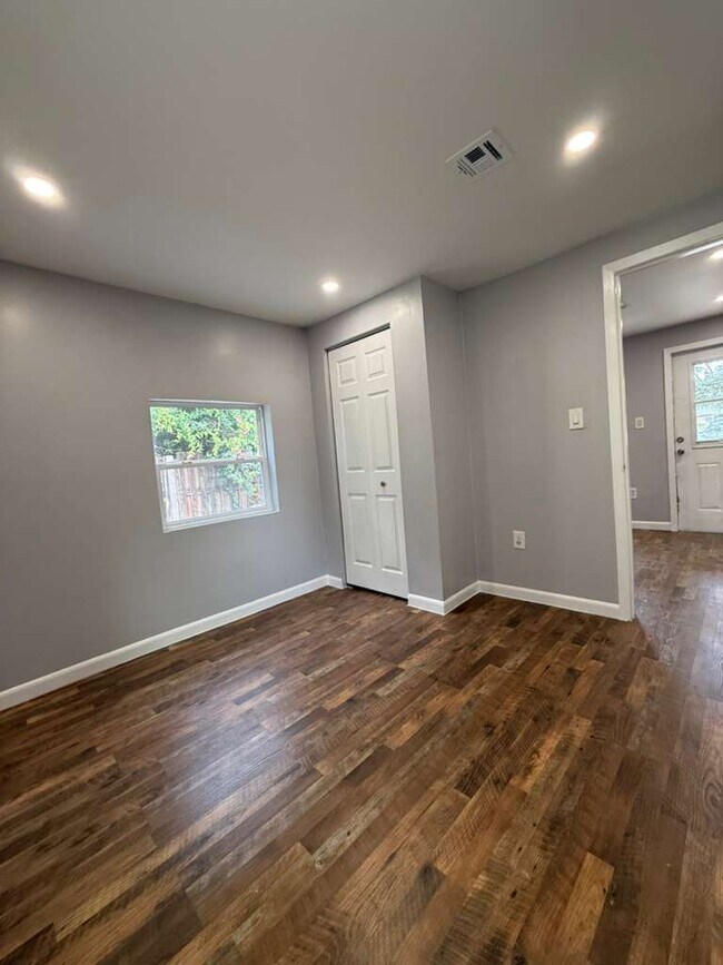 Foto del edificio - 4265 SW 62nd Ave