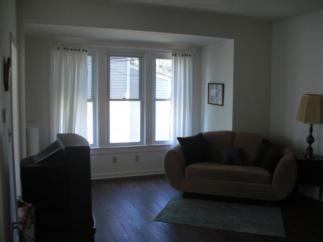 Building Photo - 73 Grandview Ave
