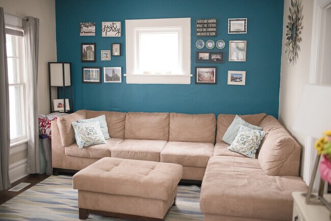 Living room (2018) - 212 E Duncan St