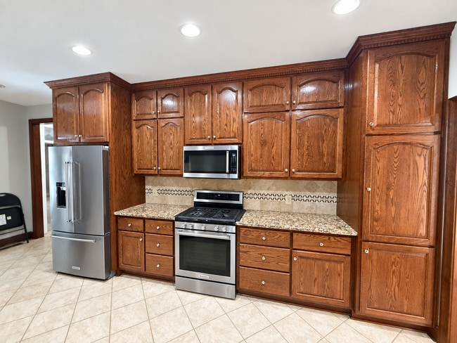 Building Photo - 2040 Webster Grove Dr