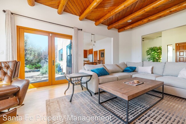 Foto del edificio - 3 br, 2 bath House - 7469 Saratoga Court