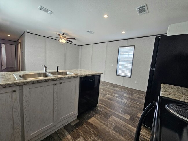 Building Photo - 1042 Myakka Dr