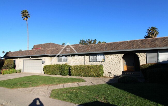 Foto del edificio - 3 br, 2 bath House - 6676 Gloria Drive
