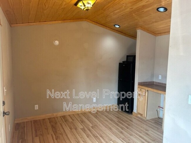 Foto del edificio - 1263 HWY 2 East - 20