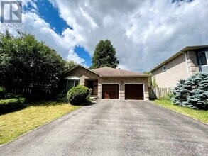 Building Photo - 27 Fernway Crescent