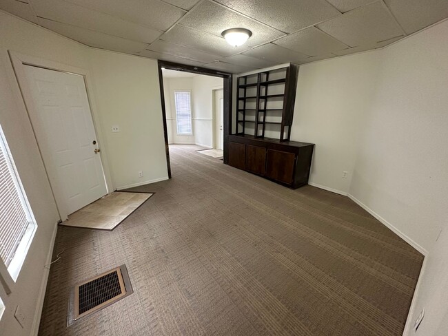 Building Photo - 909 W Taylor St