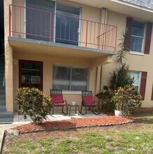 Building Photo - 919 W Oak Ridge Rd