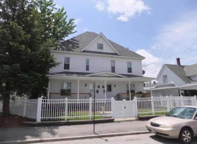 Building Photo - 601 Cedar St