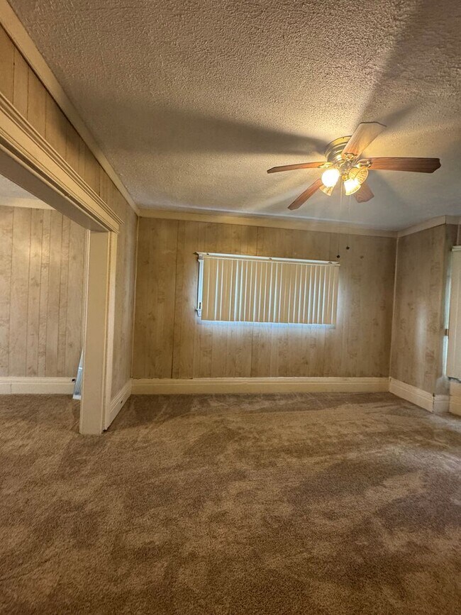 Foto del edificio - 4 Bedroom spacious Colonial, mins from Dow...
