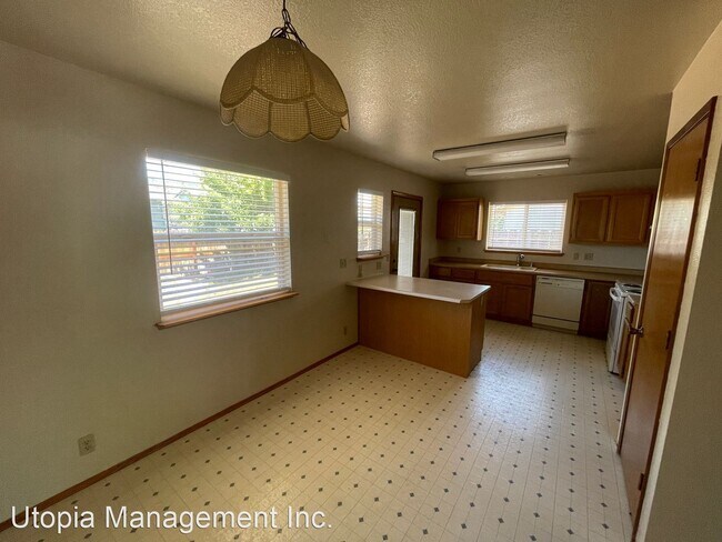 Building Photo - 3 br, 2 bath House - 715 Ruth Way