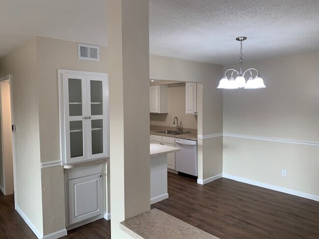 Foto del edificio - Large Completely Renovated Luxury Condo For Rent at 1664 Brownstone Blvd, Toledo Oh 43614