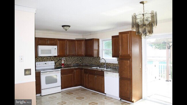 Building Photo - 14 Highland Rd