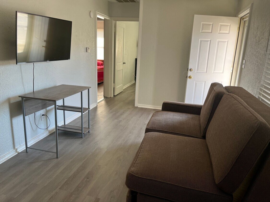 Primary Photo - 2 br, 1 bath House - 407 S 7th St